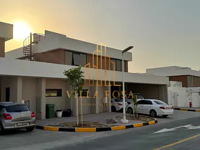 فيلا فاخرة سكنية-موقع ذهبي-تصميم عصري-جاهز للسكن
