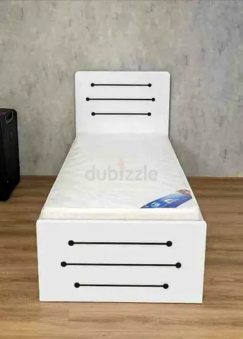 Single white wooden bed with mattress - good condition
