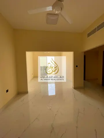 🏡✨ للايجار في عجمان – شقة غرفتين وصالة في الجرف 3 ✨🏡 📍 موقع مميز خلف ليالي بيروت  فرصة رائعة للسكن بمساحة كبيرة جداً وتشطيب مميز، مناسبة للعائلات ا