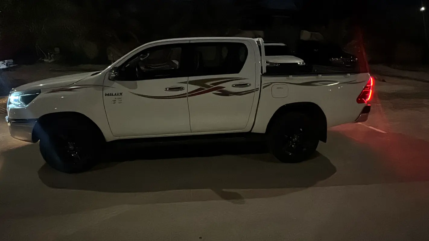 Toyota Hilux 2025 — photo 1 of 4