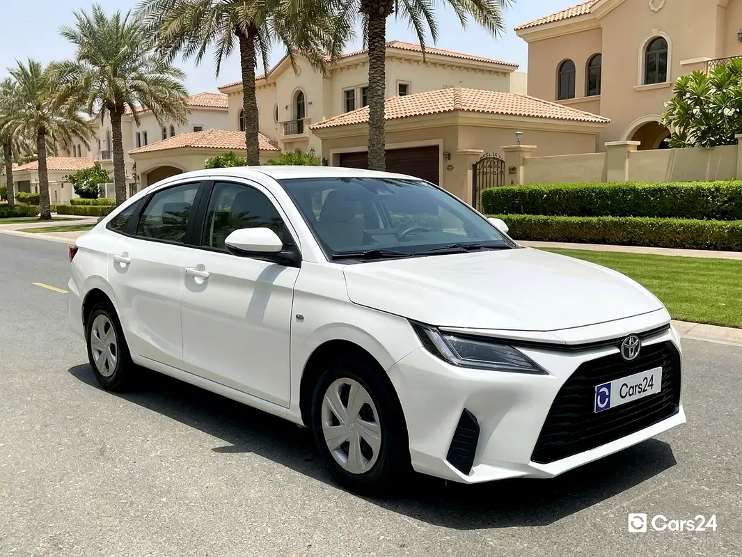 Toyota Yaris 2023 — photo 1 of 13