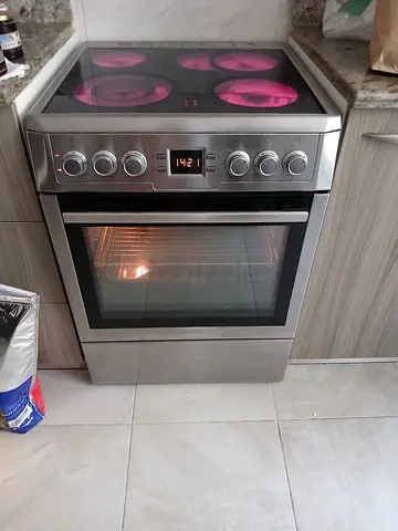 Bloomberg four burner cooker electric ceramic 60cm