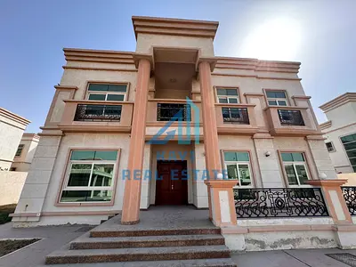 منزل فسيح بأربع غرف نوم + غرفة للخادمة في براشي: استمتع بمساحة لا مثيل لها مع منطقتي معيشة كبيرتين ومجلس.