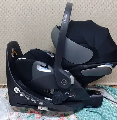 Cybex cloud Z+ Infant Car Seat with Base