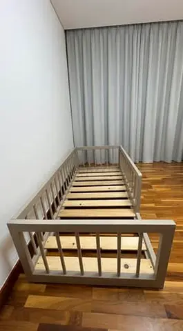 Montessori floorbed with round rails