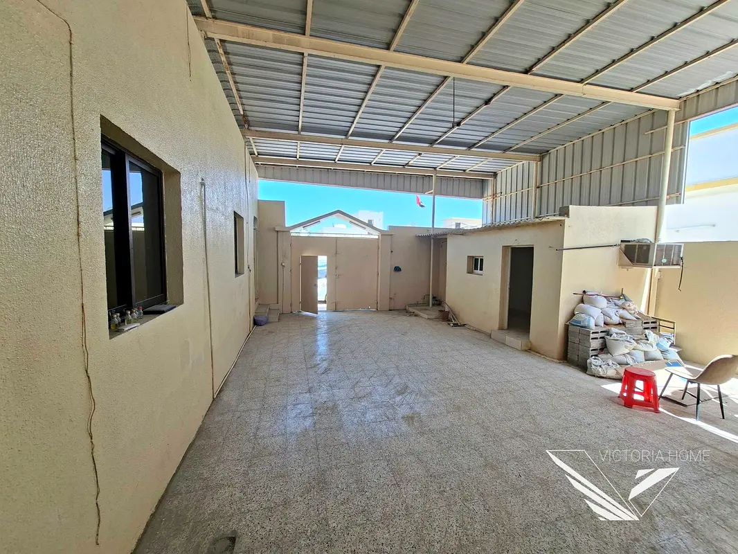 Spacious!4 bedroom villa big hall maid room inside ac al sabkha Sharjah