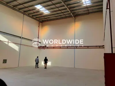 مستودع جديد كلياً ||| المساحة الإجمالية ٢٣٠٠ قدم مربع ||| ٥٠ كيلوواط، ثلاثي الأطوار ||| الإيجار ١٣٠ ألف درهم إماراتي