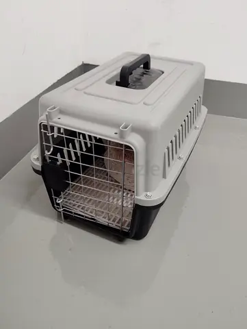 Hard Plastic Pet Carrier with Metal Door - Good Condition