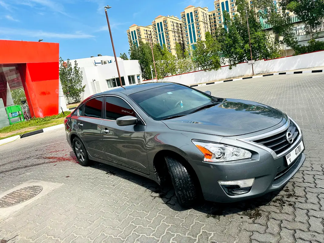 Nissan Altima 2014 — photo 1 of 12