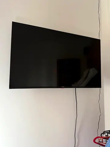 Hisense 43” 4K UHD Smart TV Wall-Mounted - Good Working Condition