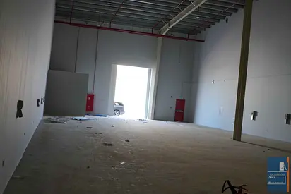 Warehouse in Prime Business Hub | Ideal for Industrial Use