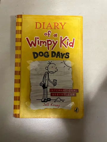 Diary of a Wimpy Kid: Dog Days (Paperback) - Good Used Condition