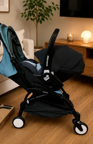 Yoyo 2 stroller with Maxicosi marble lieflat car seat with isofix base
