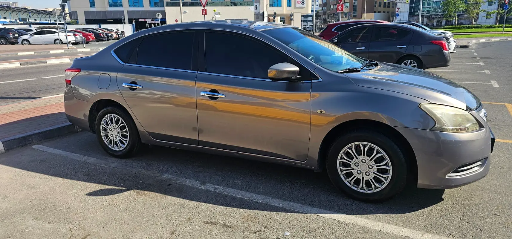 Nissan Sentra 2015 — photo 1 of 7