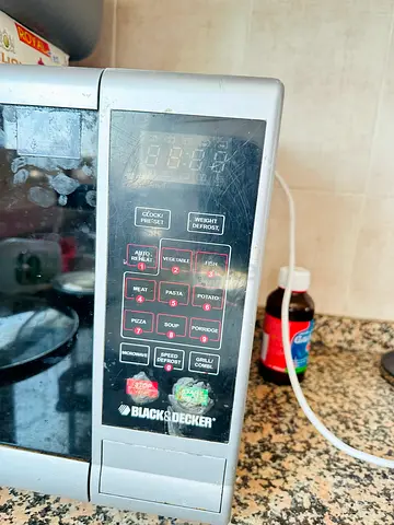 Black  Decker countertop microwave - Excellent Condition