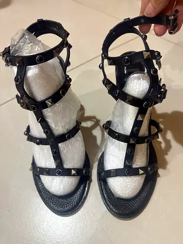 Valentino garavani rockstud sandals size 39.5