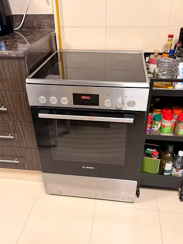 Bosch freestanding electric oven with ceramic hob - good condition