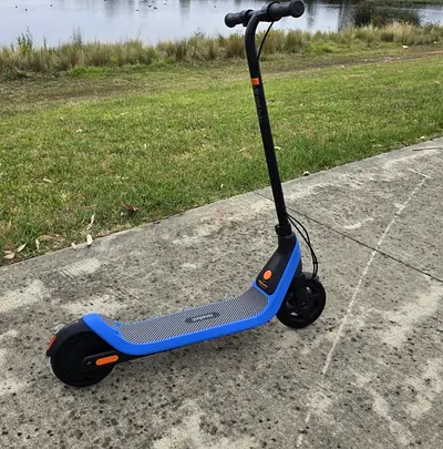 Ninebot Segway c2 lite kids electric scooter for kids 6-10 years lightly used, excellent condition