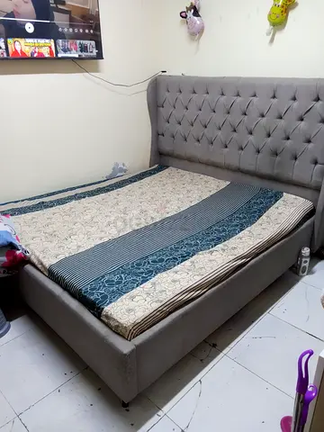 King size Grey tufted upholstered double bed frame bed - good condition (with newly mattress)