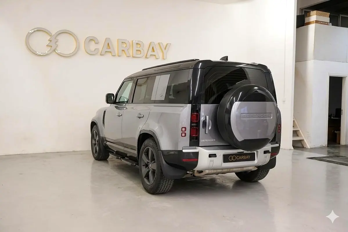 Land Rover Defender 2024