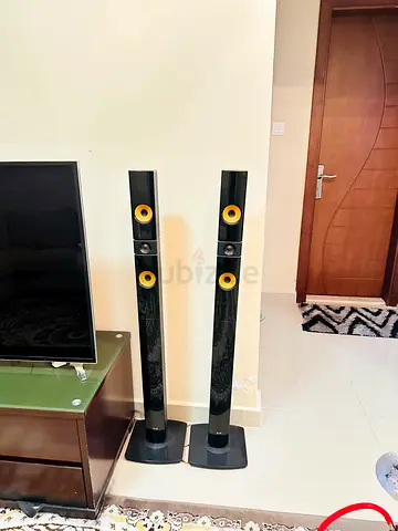 LG Pair of 4 tall 2 small floor-standing home theater speakers (black) - Mint condition