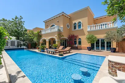 Stylish Semi-Upgraded Villa in Jumeirah Park