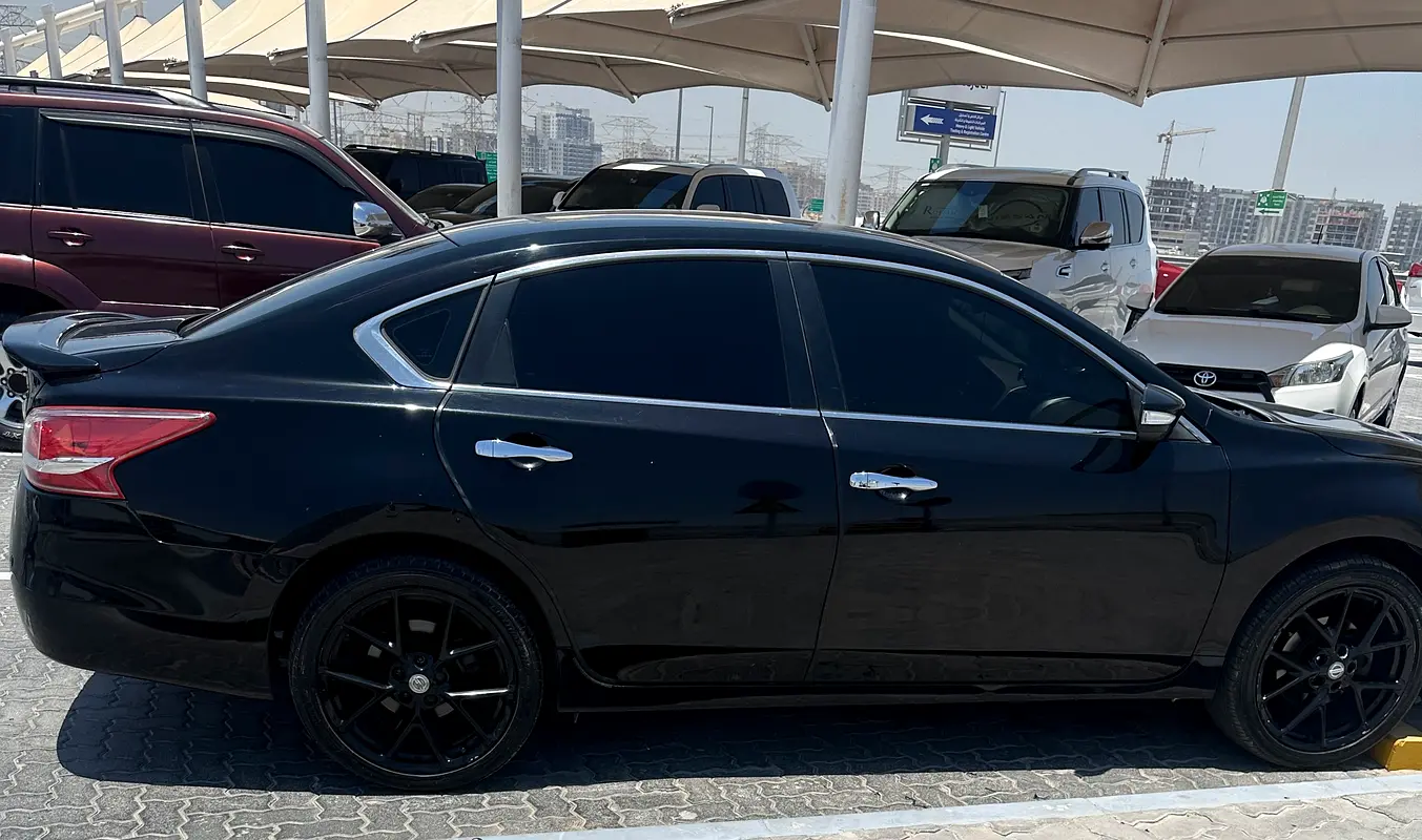 Nissan Altima 2013 — photo 1 of 8