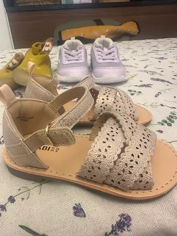Shoes size 23 kiabi