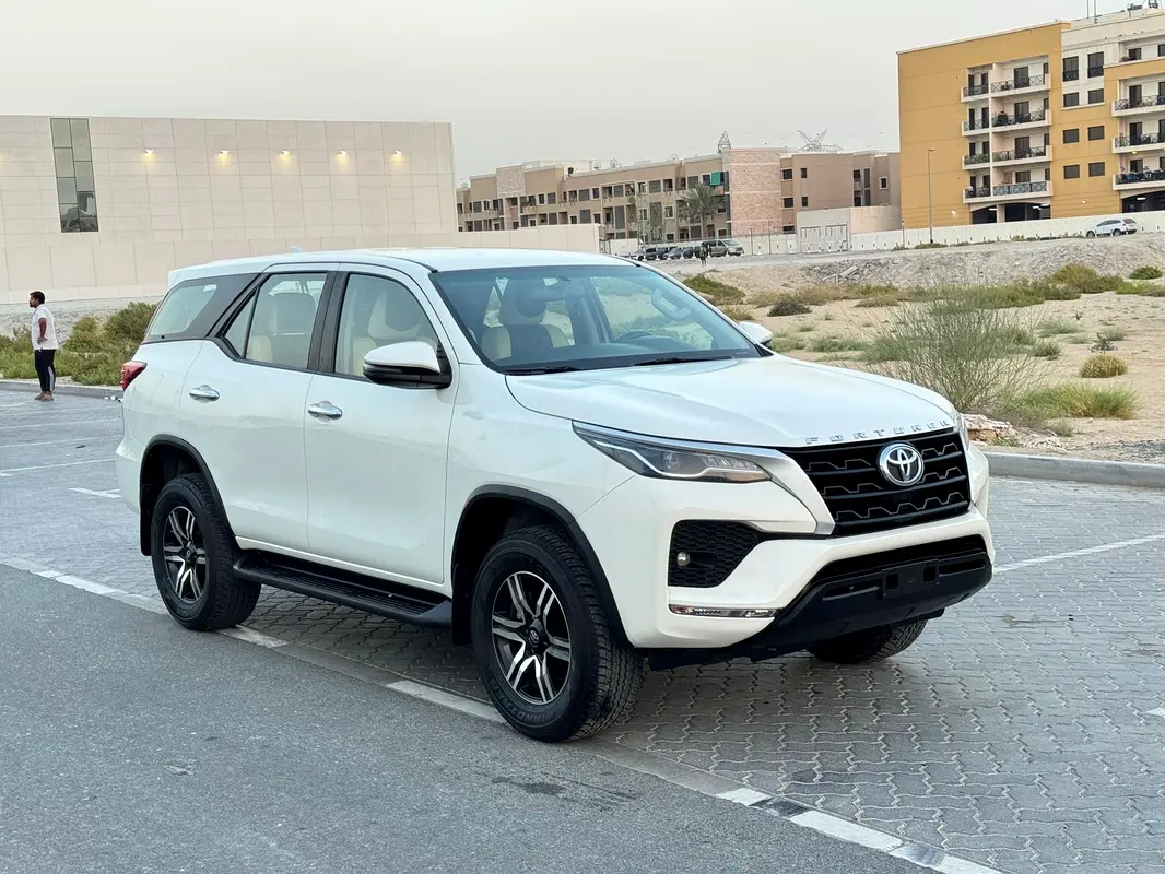 Toyota Fortuner 2022 — photo 1 of 14