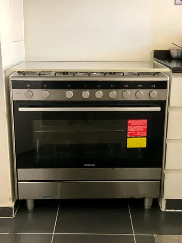 Siemens Elegant 5-Burner Gas Cooker 90x60cm with Rotisserie (“GERMAN MADE”)
