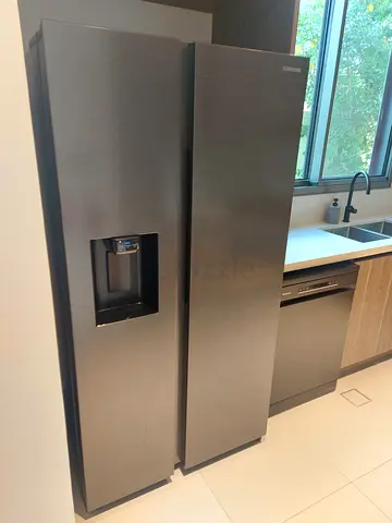 Samsung Digital Inverter Side-by-Side Refrigerator With Water Dispenser and ice maker