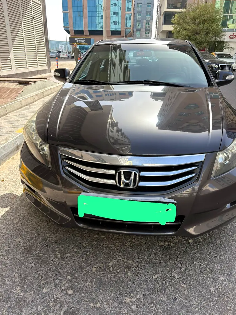 Honda Accord 2012 — photo 1 of 6