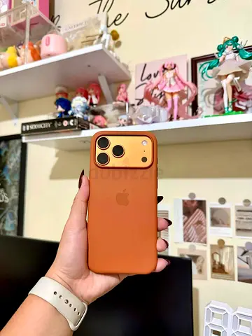 iPhone 17 Pro with Orange Silicone Case - Good Condition, (No box) (No cable) little sacract Contact