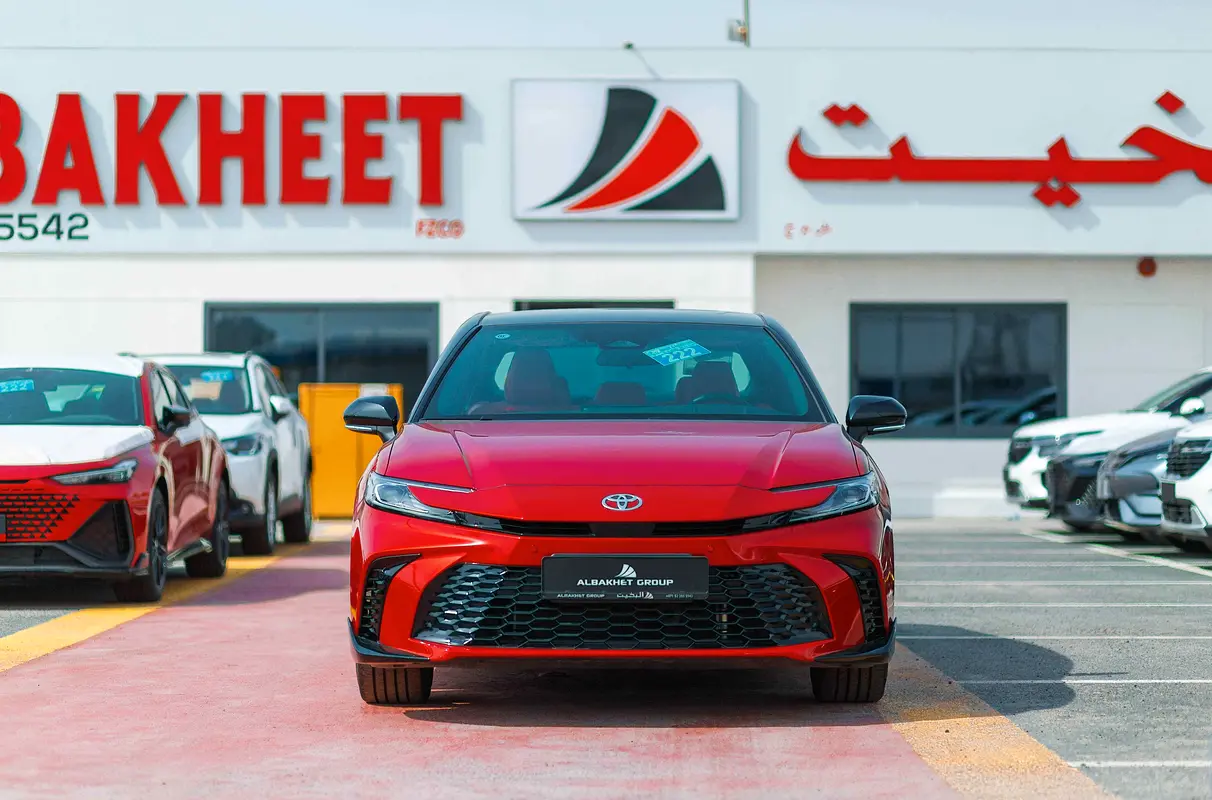 Toyota Camry 2024 — photo 1 of 20