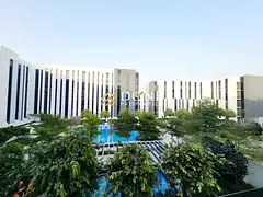 Modern Studio Oasis: Fully Furnished with Gym and Pool Access