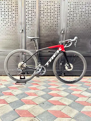 Trek Madone SL6 Road Bike - Carbon bike