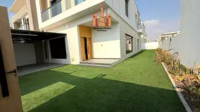 Luxury 5BR Villa with Maidroom + wardrobes For Rent in Hoshi