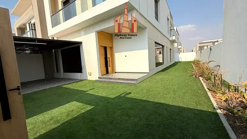 Luxury 5BR Villa with Maidroom + wardrobes For Rent in Hoshi