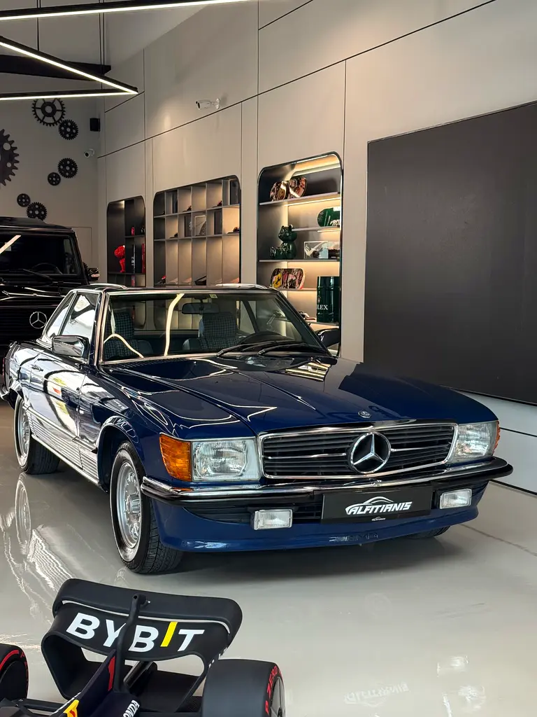 Mercedes-Benz SL-Class 1983 — photo 1 of 13