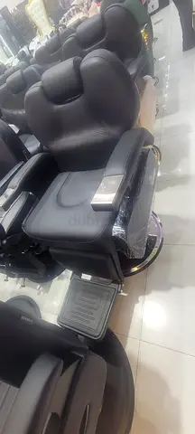 Used Black Hydraulic Barber/Salon Chair - Comfortable, Adjustable