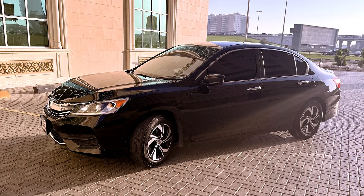 Honda Accord 2017 — photo 1 of 6