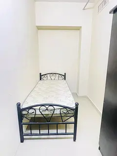 PARTITION FOR EXECUTIVE BACHELOR ANY NATIONALITY