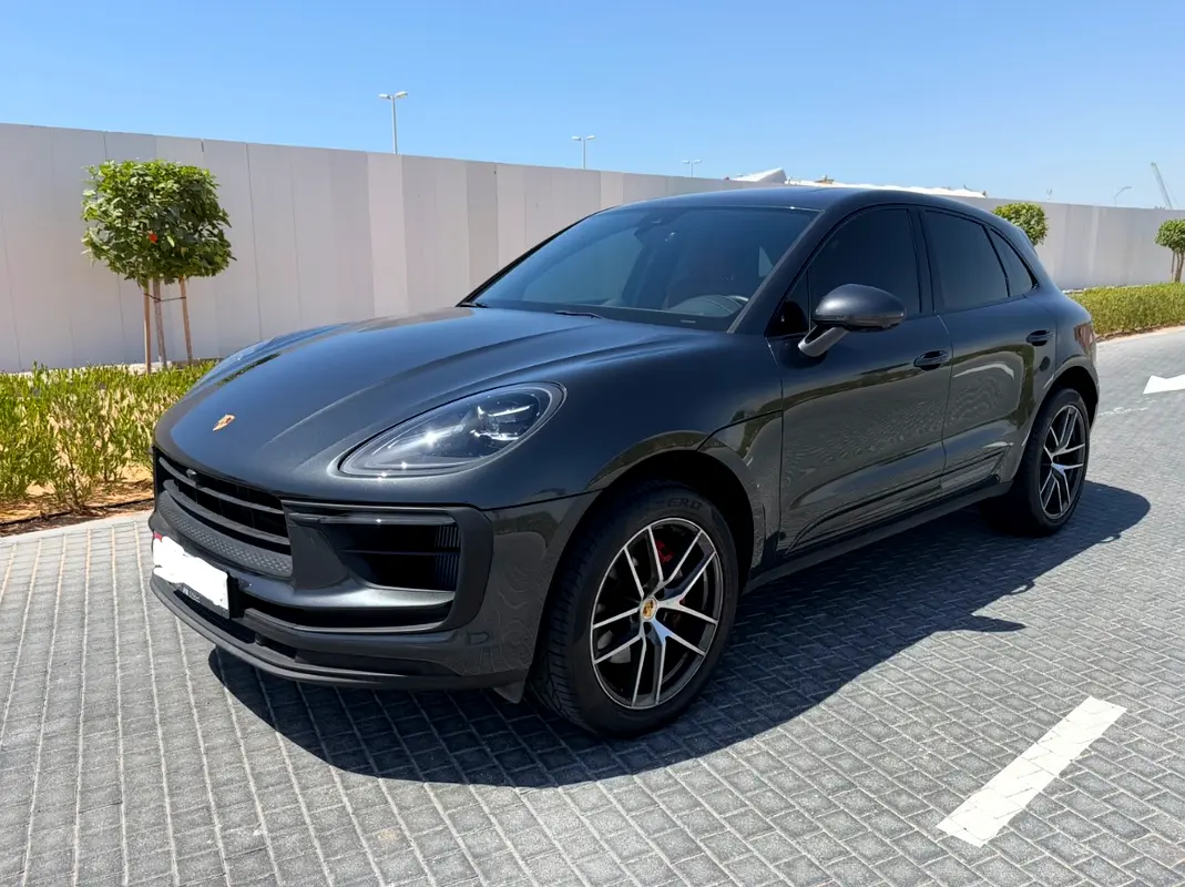 Porsche Macan 2024 — photo 1 of 4