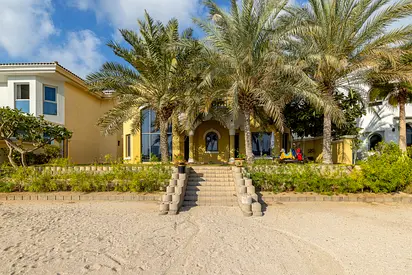 Waterfront Palm Jumeirah Villa Overlooking Skyline