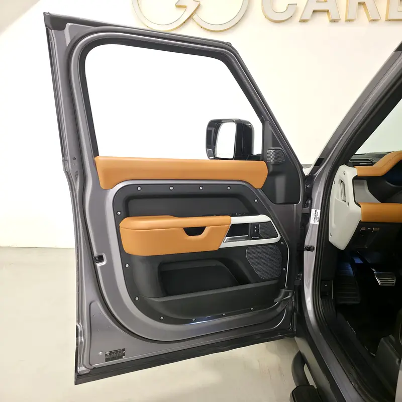 Land Rover Defender 2024