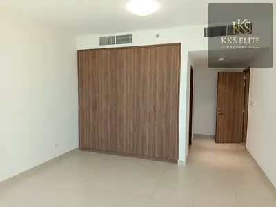 شقة بغرفة نوم واحدة شاغرة | تصميم واسع | موقع مميز