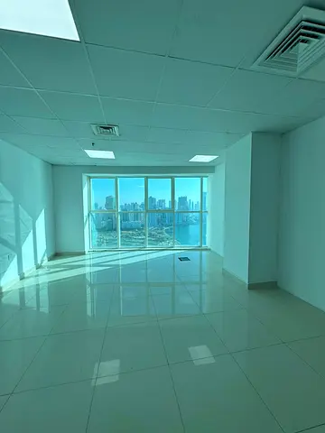 مكتب تجارى للايجار السنوى بالمجاز 2اطلاله على البحيره وحديقه المجاز مساحه واسعه جدا قريب من جميع الخدمات سهل المخرج لدبى والسعر تنافسي للغايه للتواصل