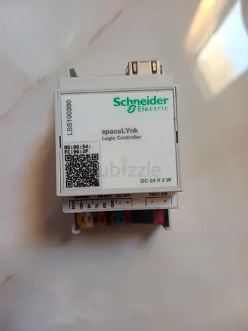 Schneider Electric SpaceLYNX Logic Controller 24V module.never used.its new one model no :LSS100200