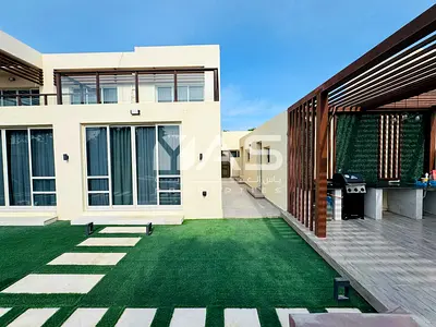 Ultra Modern Upgrade | High End Living | Beachside