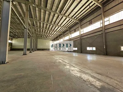 Industrial warehouse well maintained